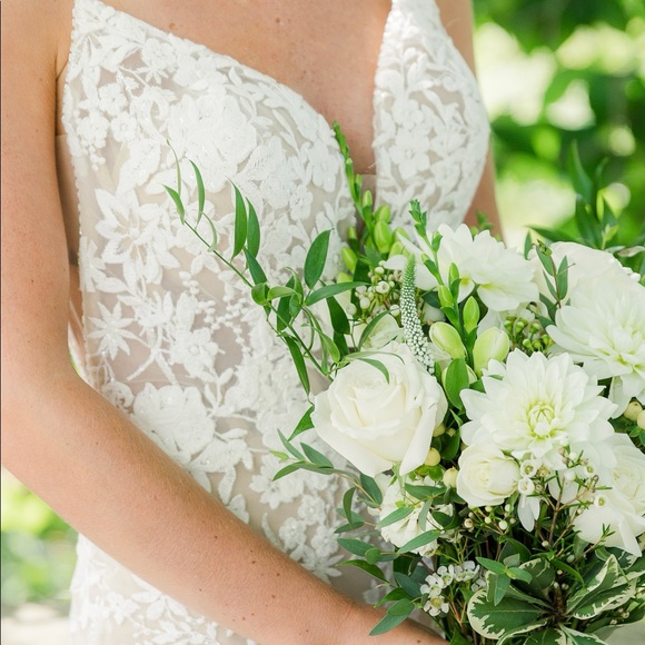 Enzoani Ora Wedding gown - Wedding size 4 - fits size 2 MESSAGE ME TO BUY**** - Picture 8 of 9